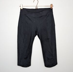 ✨3/$15 Ivy Park black linear geometric cropped leggings M